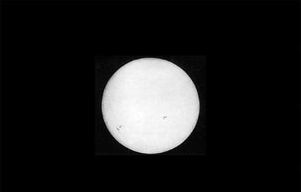 L'evoluzione della fotografia 6 La prima foto solare. Immagine di pubblico dominio tramite Wikipedia