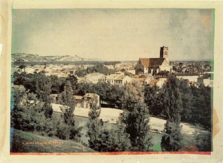 La Fotografia di Reportage 15 Veduta di Agen fotografia del 1877 di Louis Ducos du Hauron. Immagine di pubblico dominio