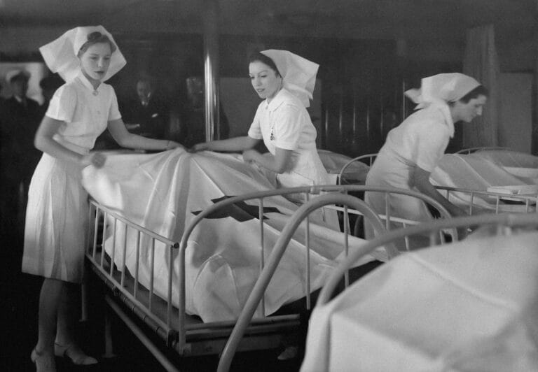 L'uso della fotografia nella medicina 10 three nurses on board hospital ship tss oranje ii june 1941 photographer samuel j hood studio collection object no 00021317 stockpack unsplash