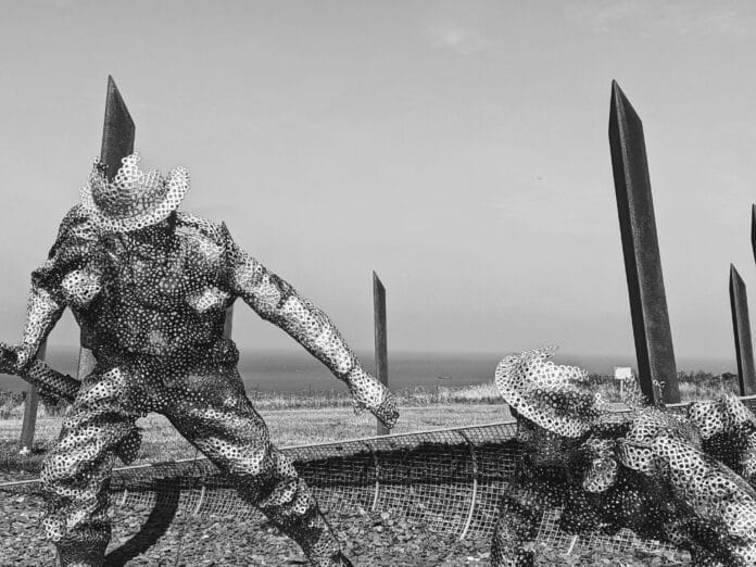 La stessa guerra, due verità: Perché le foto dello sbarco in Normandia di Robert Capa sono diverse da tutte le altre? La stessa guerra, due verità: Perché le foto dello sbarco in Normandia di Robert Capa sono diverse da tutte le altre?