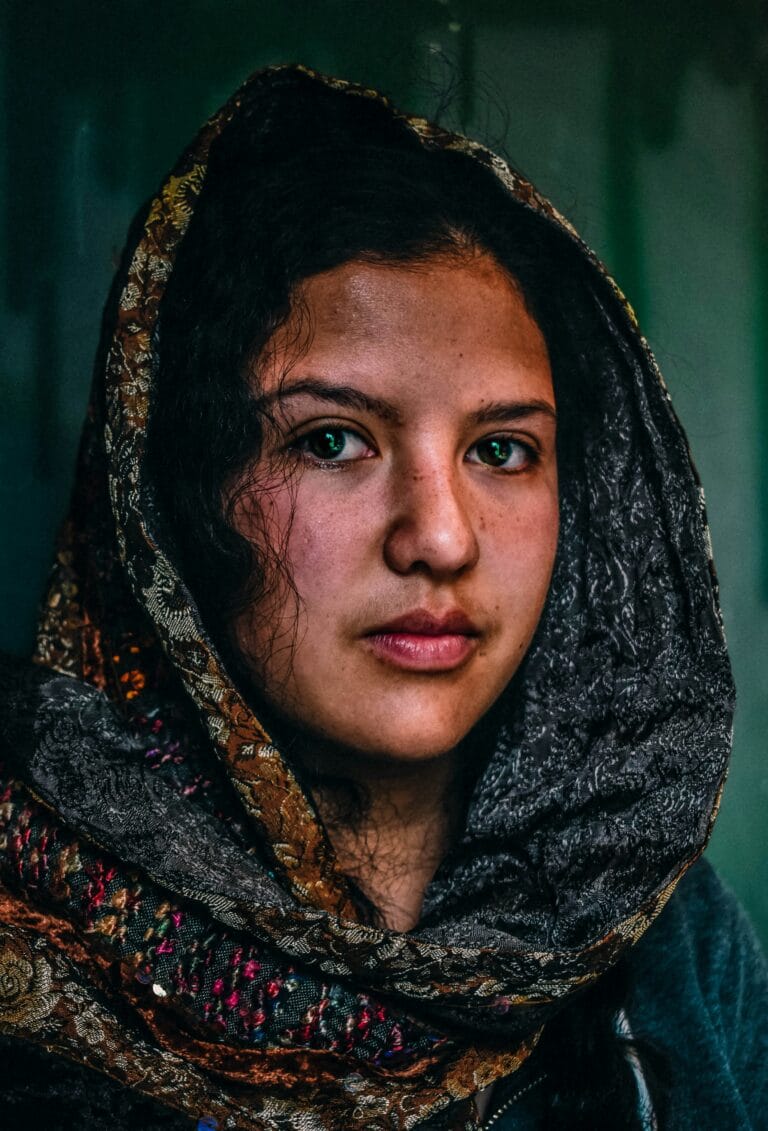Gli Scatti Che Non Hai Mai Visto: Dentro il provino a contatto di "Afghan Girl" di Steve McCurry 6 international womens day stockpack unsplash