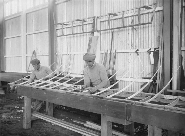 Le Origini della fotografia industriale 16 title repairing place of machine richmond state aerodrome dated 1971916 digital id nrs4481 ms4013p series nrs 4481 government printing office glass plate negatives this was digitised as part of state stockpack unsplash