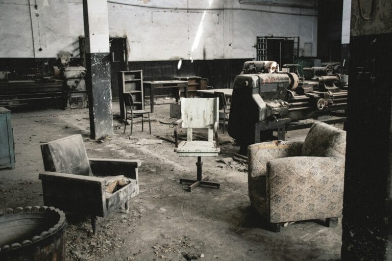 a room filled with lots of old furniture stockpack unsplash