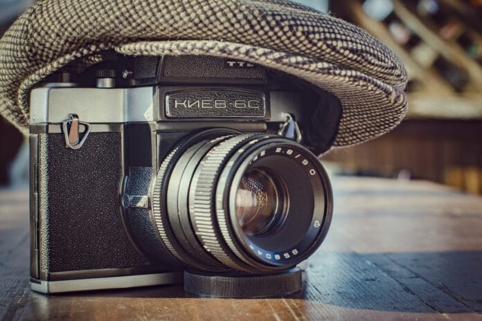 black-and-silver-nikon-dslr-camera-stockpack-unsplash esposimetro