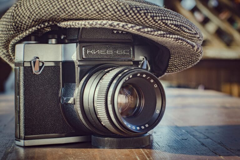 Esposimetro TTL: Come la Fotocamera Misura la Luce (Matrix, Ponderata, Spot) 18 black and silver nikon dslr camera stockpack unsplash