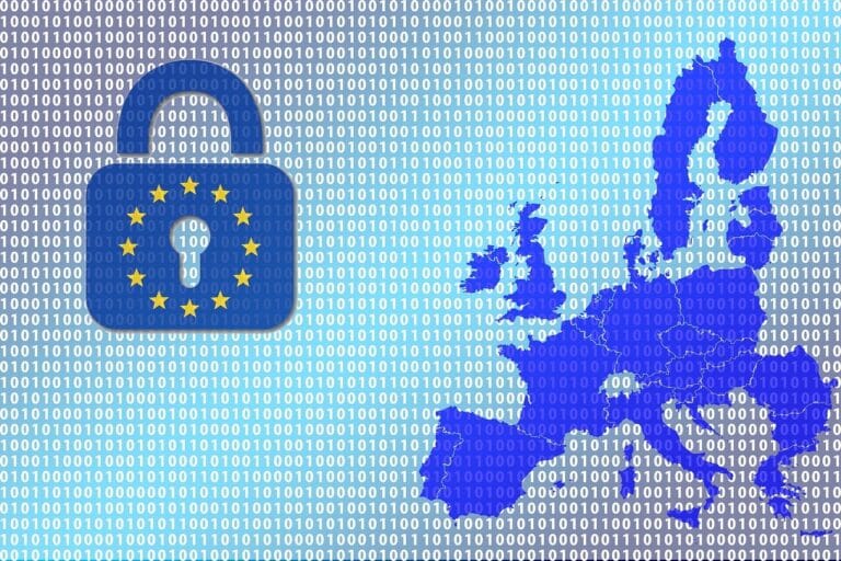 Fotografie e diritto dei minori: come funziona 17 gdpr privacy europe eu authority data protection padlock map flag agreement consumer personal blue cookies data mining data collection blue data blue map stockpack pixabay