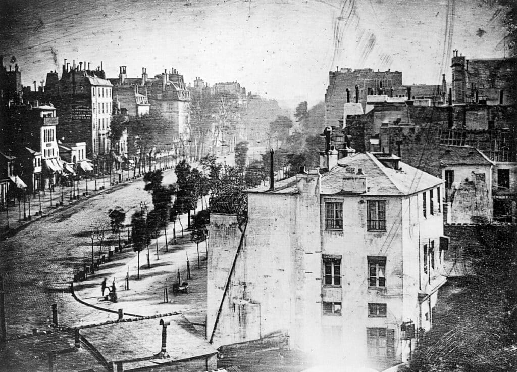 Differenza tra dagherrotipia e calotipia 1 Boulevard du Temple – Louis Daguerre, 1838