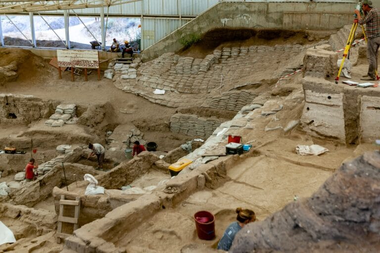 catalhoyuk was a very large neolithic proto city settlement in southern anatolia which existed from approximately 7500 bc to 5700 bc and flourished around 7000 bc in july 2012 it was inscribed as a un stockpack unsplash