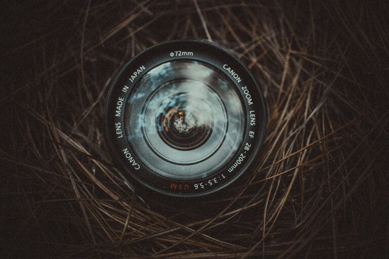 La Fotografia concettuale 15 closeup photo of black camera lens stockpack unsplash