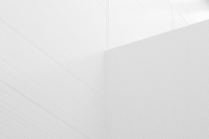 white-concrete-wall-stockpack-unsplash Fotografia minimalista come arte del meno