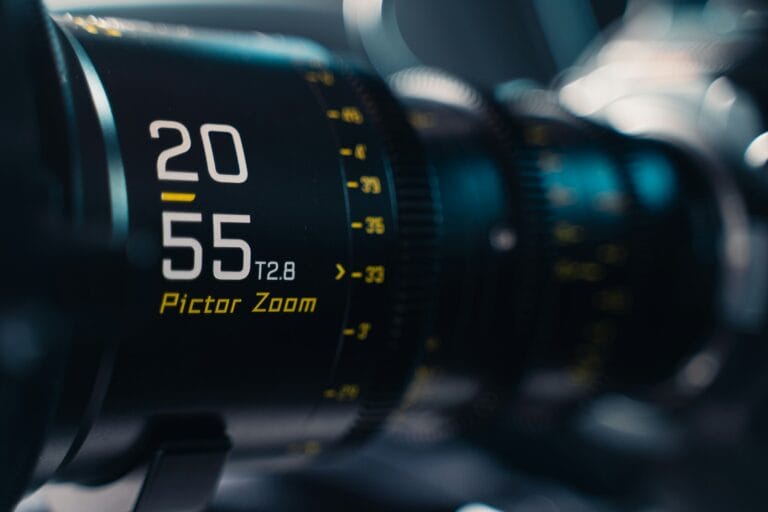 Zoom interno vs esterno: differenze e vantaggi 17 a close up of a camera lens stockpack unsplash