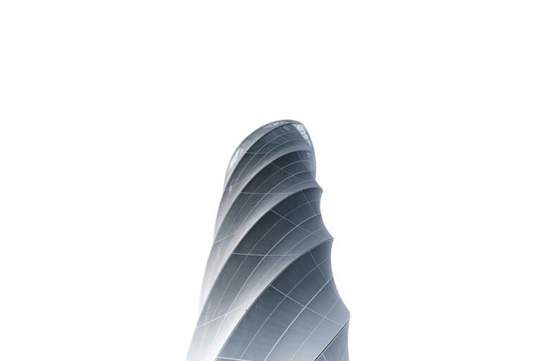 Chiavi tonali: high key e low key tra cinema, moda e ritratto 20 twisted tower thyssenkrupp in germany shoot with fujifilm fuji xt 3 stockpack unsplash
