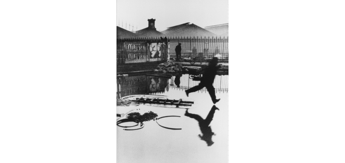 Dietro la Gare Saint‑Lazare (1932) — Henri Cartier‑Bresson