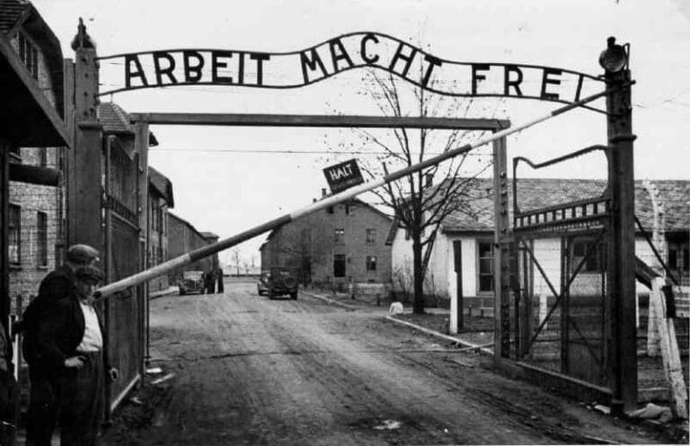 L’entrata ad Auschwitz (1945) anonimo 12 Lentrata ad Auschwitz 1945 anonimo