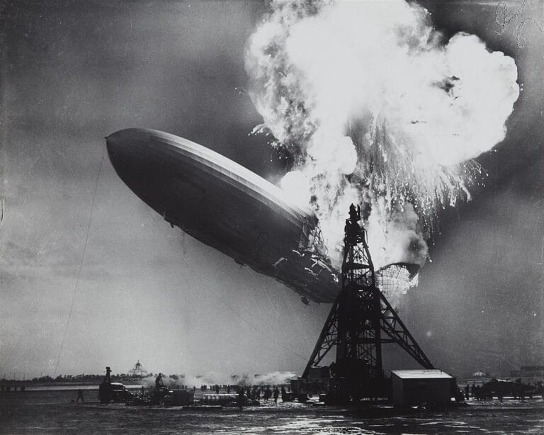 Lincendio del Hindenburg 1937 di Sam Shere