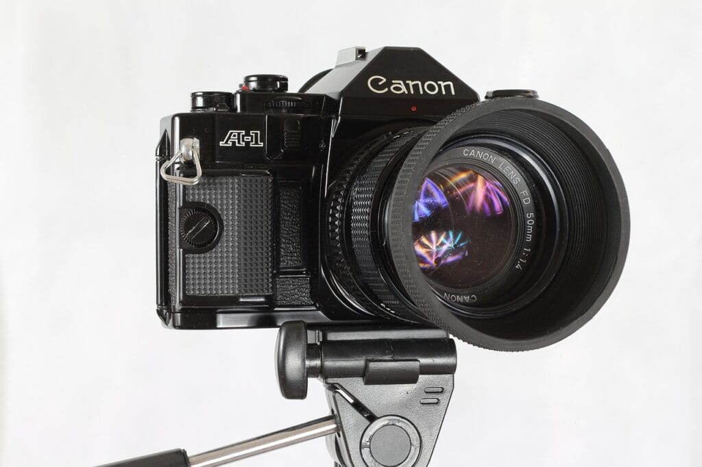 L'Ottica Perfetta: Scienza e Segreti dietro le Lenti Fotografiche 5 camera, current photo, focus, canon, lens, photo, technology, black, photography, equipment, zoom, isolated, photographic, object, optics