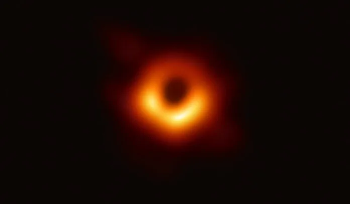 La prima foto del buco nero (2019) Event Horizon Telescope