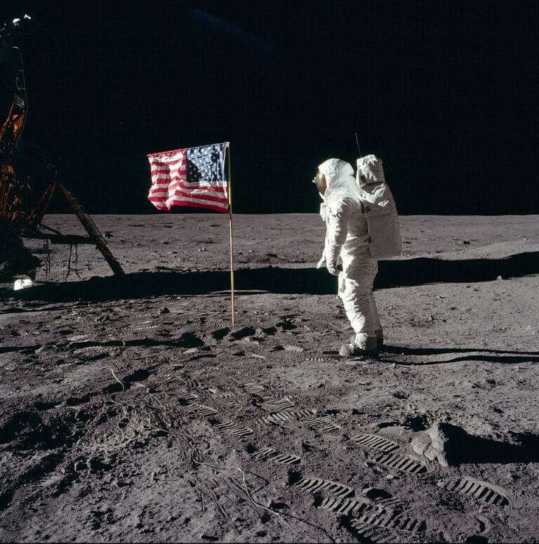 Luomo sulla Luna con bandiera USA 1969 di Buzz Aldrin