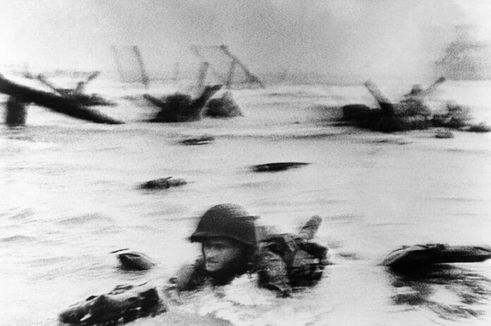 Omaha Beach, D‑Day (1944) — Robert Capa