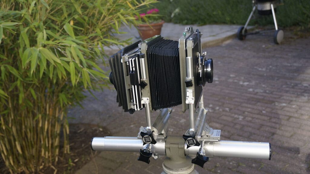 Sinar: il banco ottico svizzero che ha definito gli standard della fotografia professionale da studio 2 Sinar_Norma_monorail_view_camera_-_(3)
