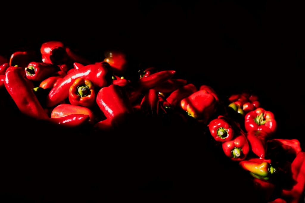 La Lezione di Caravaggio: Come usare la luce di una singola finestra per creare ritratti drammatici