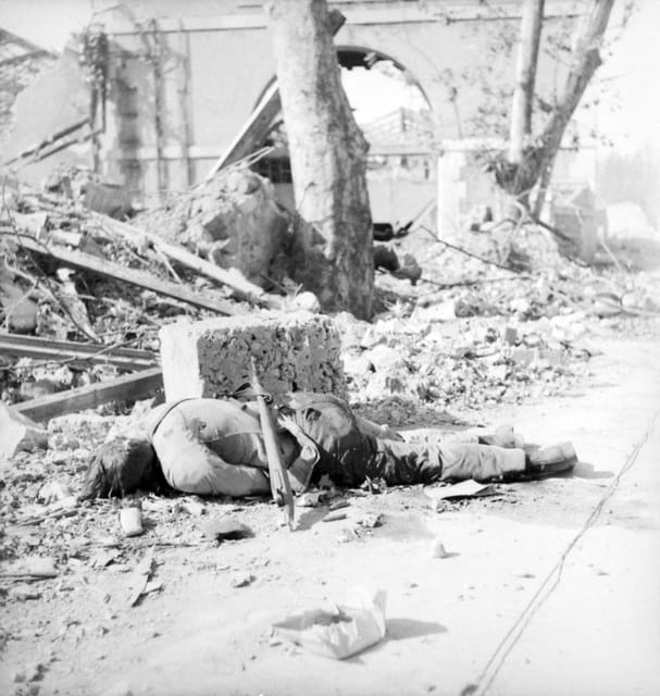 Laurence Le Guay 1 Corpse_at_Toulon