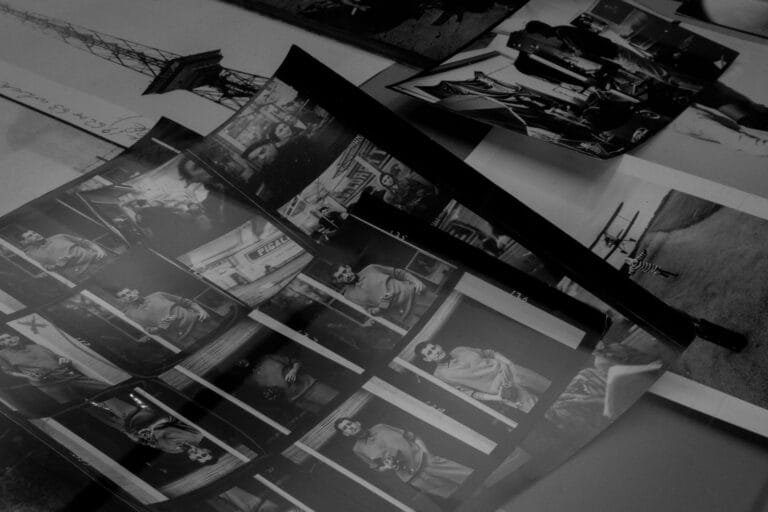 Il formato WebP 22 a bunch of black and white photos on a table stockpack unsplash