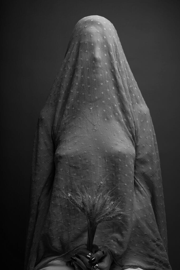 La fotografia erotica e pornografica: confini 11 Dall'AI al Nudo Artistico: Come la Tecnologia sta ridefinendo il Genere più Antico della Fotografia