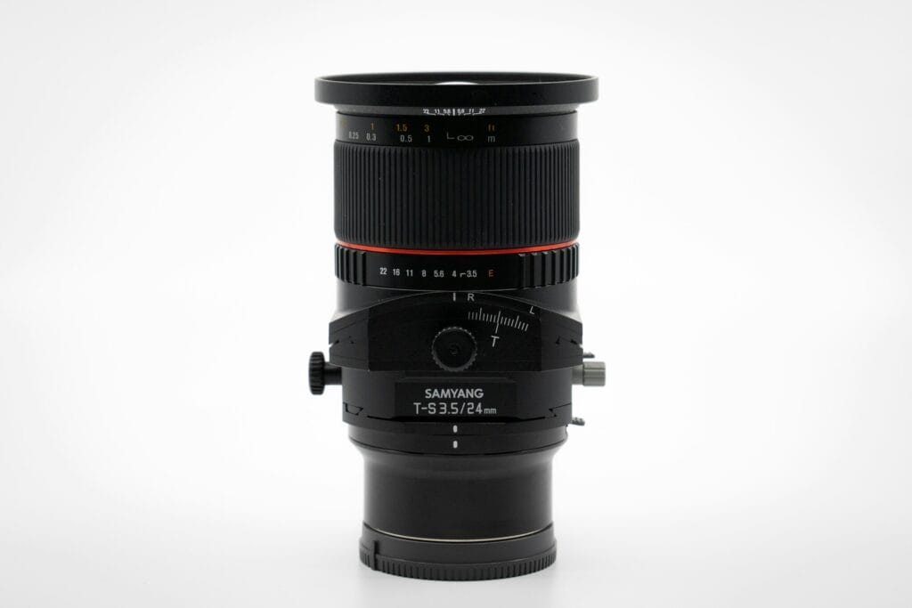 Tilt-Shift e Obiettivi PC: Controllo della Prospettiva tra Fisica dell’Ottica, Architettura e Still Life nella Teoria dell’Immagine 2 Tilt-Shift e Obiettivi PC: Controllo della Prospettiva tra Fisica dell’Ottica, Architettura e Still Life nella Teoria dell’Immagine