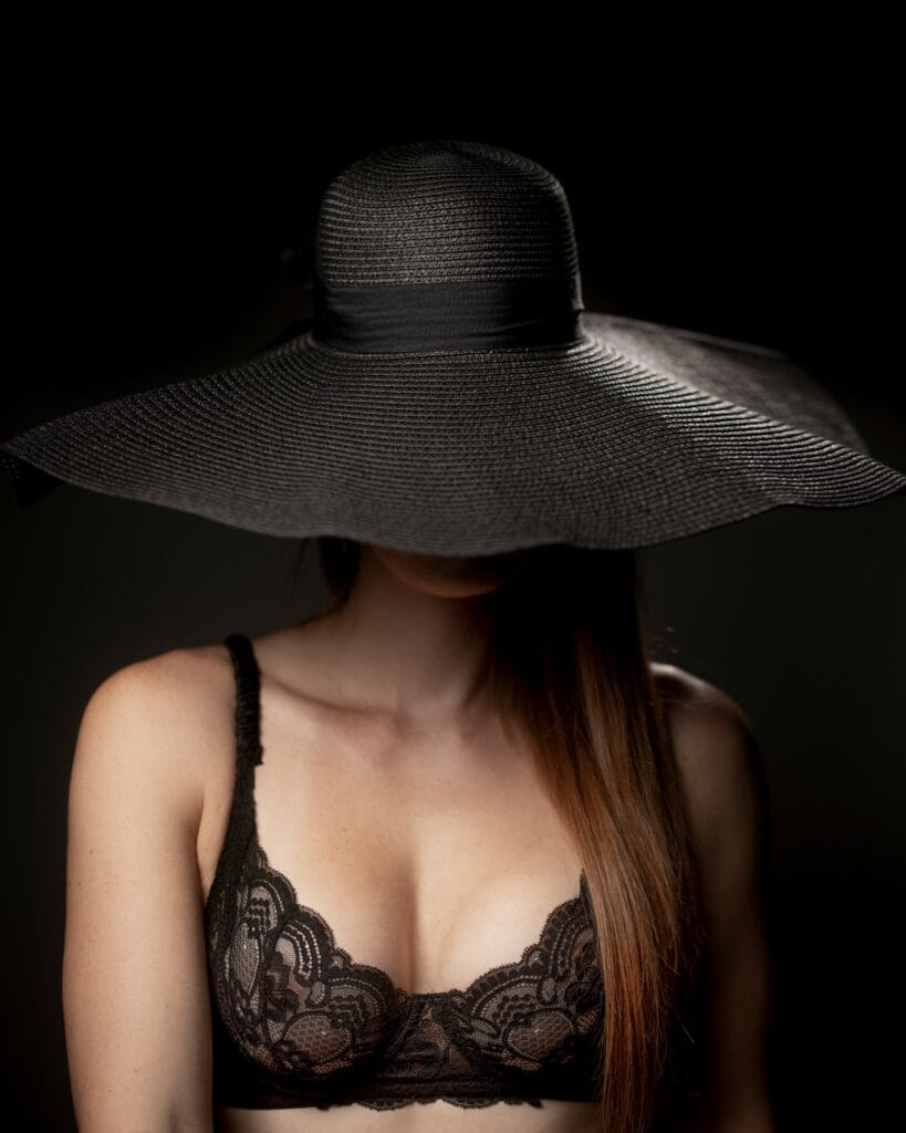 Boudoir: significato, storia e tecnica fotografica 7 Dark Boudoir